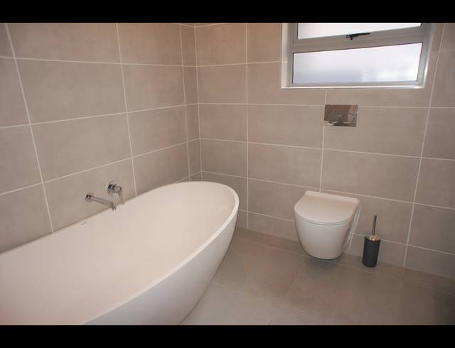 4 BEDROOM HOUSE FOR SALE IN PALM LAKES ESTATE